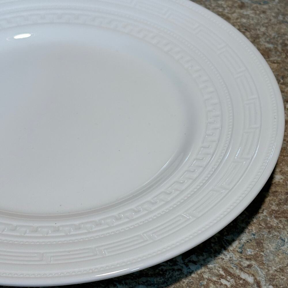 Wedgwood Intaglio Accent White Embossed Bone China Lunch 9" inch Plate New - Picture 3 of 9